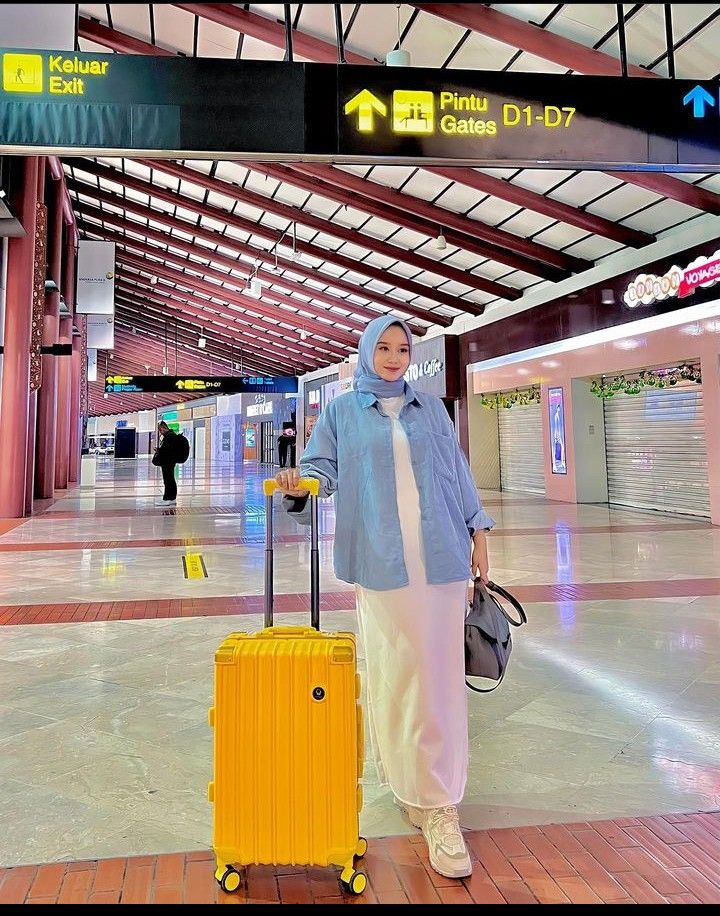 Outfit Nyaman Untuk Naik Pesawat
